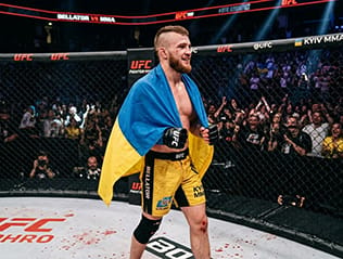 Данило Донченко продовжує переможну серію в UFC: українець нокаутував суперника у Баку