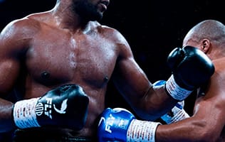 Даніель Дюбуа жорстко нокаутував Фабіо Вордлі та захистив титул WBO