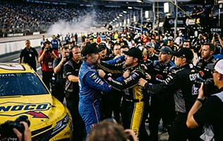 NASCAR безстроково відсторонила двох учасників бійки з Корі Хаймом