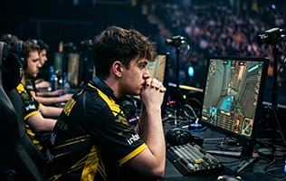 NAVI та B8 вилетіли з Esports World Cup 2026 з CS2