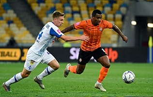 «Шахтар» розгромив «Динамо» у Кубку України: кияни залишилися в меншості ще в першому таймі