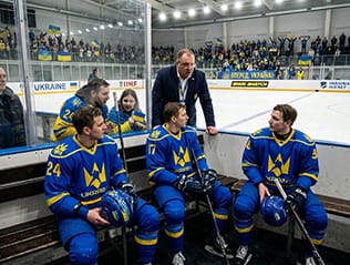 Збірна України з хокею залишилася без тренерського штабу: ФХУ не продовжила контракти з Христичем та його асистентами