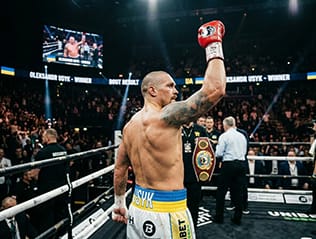 Олександр Усик звільнив усі чемпіонські пояси у надважкій вазі
